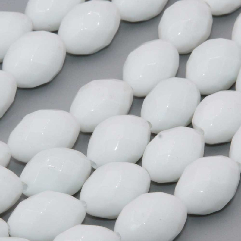 Agata bianca ovale sfacc. 17.5x12 mm filo 40 cm (ob-00-101) - pietreeminuterie.com