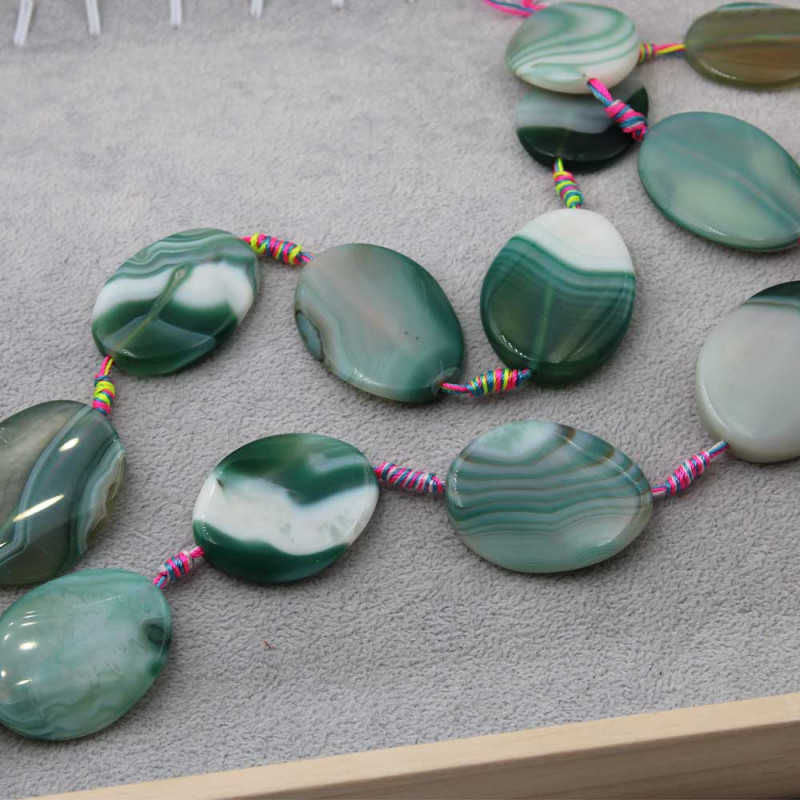 Agata striata piastra verde bianca 40x30 mm liscia 1 pz (stri-pi-02) - pietreeminuterie.com