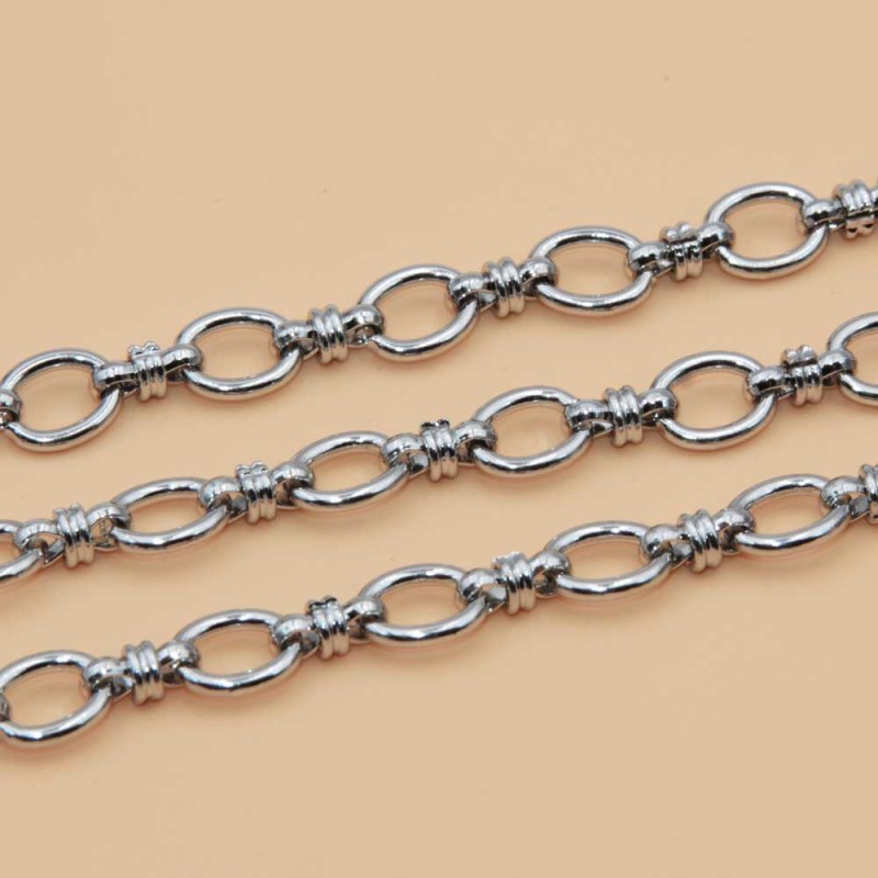 Catena acciaio maglia ovale 10x8 mm conf. 50 cm Catena acciaio maglia ovale 10x8 mm conf. 50 cm