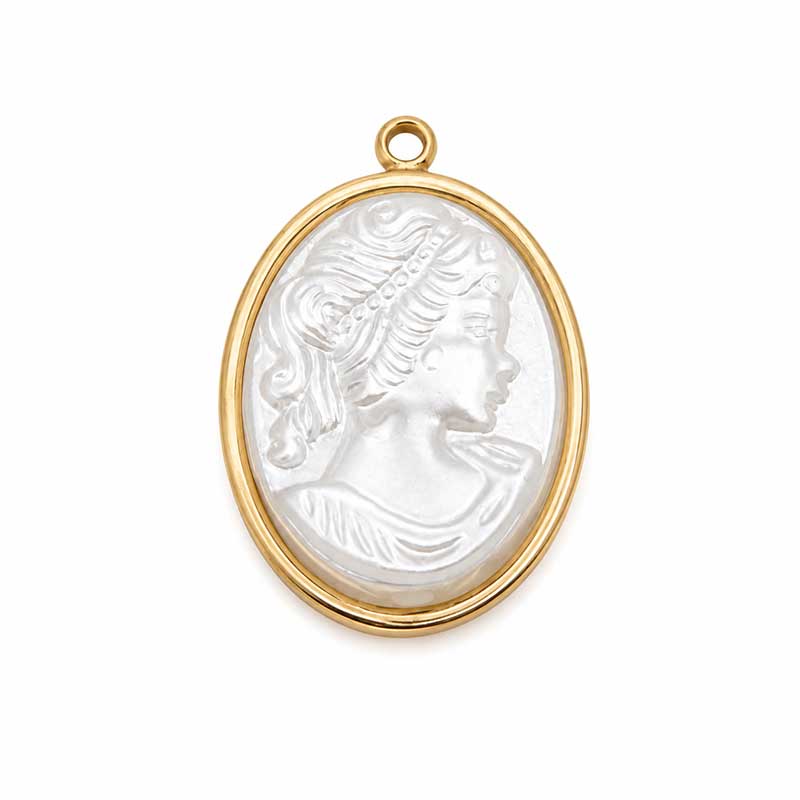 Ciondolo in acciaio cameo oro con perla 22x15 mm conf. 1 pz Ciondolo in acciaio cameo oro con perla 22x15 mm conf. 1 pz