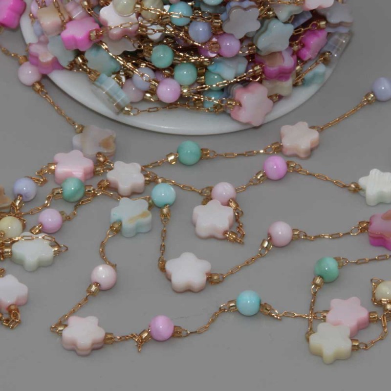 Catena in acciaio oro con madreperla fiore e palline conf.50 cm (mad-s012) - pietreeminuterie.com