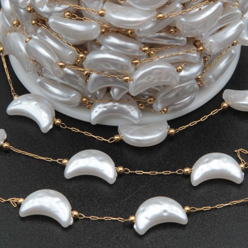 Catena in acciaio oro con perle forma luna 13 mm conf.50 cm (lun-co91) - pietreeminuterie.com