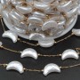 Catena in acciaio oro con perle forma luna 13 mm conf.50 cm