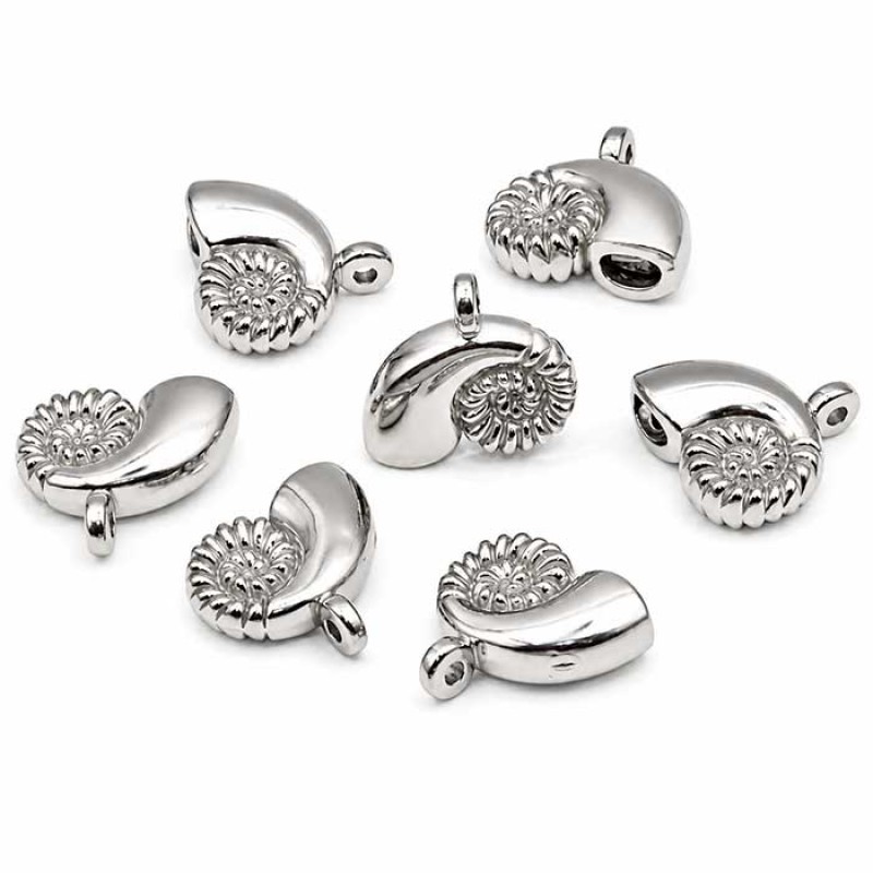 Charms acciaio conchiglia 3D 15x14 mm conf. 4 pz Charms acciaio conchiglia 3D 15x14 mm conf. 4 pz