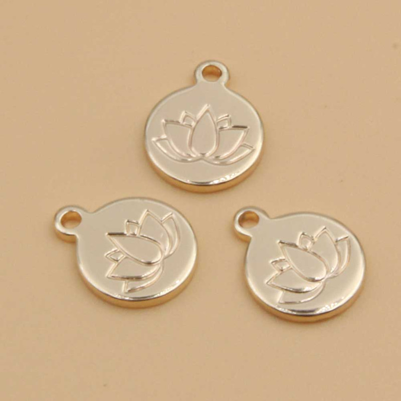 Charms giglio gold plated 10 mm 1 pz (a-11-23) - pietreeminuterie.com