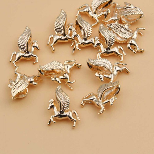 Charms cavallo alato Gold plated17x13 mm 1 pz