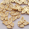 Charms con strass bianchi farfalla 9.1x9.4 mm oro pacco 1 pezzo (farb8901) - pietreeminuterie.com