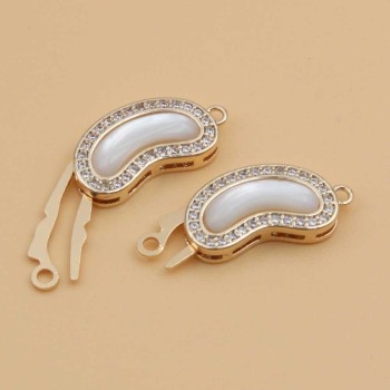 Chiusura a slitta con intarsi in madreperla 15x8.5 mm gold plated 1 pz Chiusura a slitta con intarsi in madreperla 15x8.5 mm gold plated 1 pz