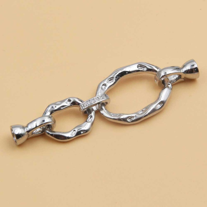 Chiusura White gold plated con strass 53 mm 1 pz (whi8011) - pietreeminuterie.com
