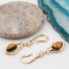 Chiusura ad amo con pietre dure occhi di tigre oro 37 mm con strass conf. 1 pz - chiu-9019 - pietreeminuterie.com Chiusura ad amo con pietre dure occhi di tigre oro 37 mm con strass conf. 1 pz (chiu-9019) - pietreeminuterie.com
