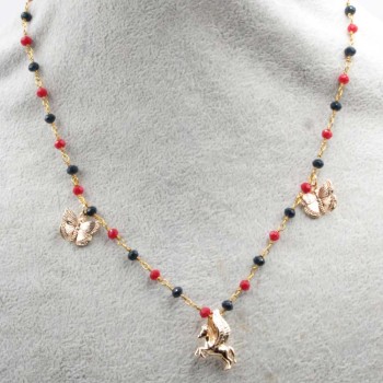 Collana girocollo cristalli rossi e blu con ciondoli farfalle e cavallo alato Collana girocollo cristalli rossi e blu con ciondoli farfalle e cavallo alato
