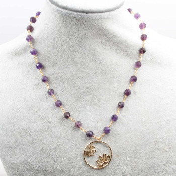 Collana con pietre dure di ametista e ciondolo floreale