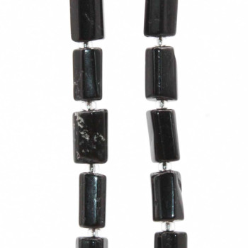 Onice nero con inclusioni di quarzo colonna 9x6.5 mm circa conf. 5 pz