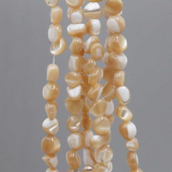 Conchiglie naturali pepite 6/8 mm panna filo 40 cm Conchiglie naturali pepite 6/8 mm panna filo 40 cm