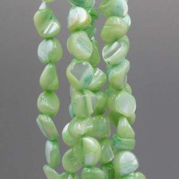 Conchiglie naturali pepite 6/8 mm verdi filo 40 cm Conchiglie naturali pepite 6/8 mm verdi filo 40 cm