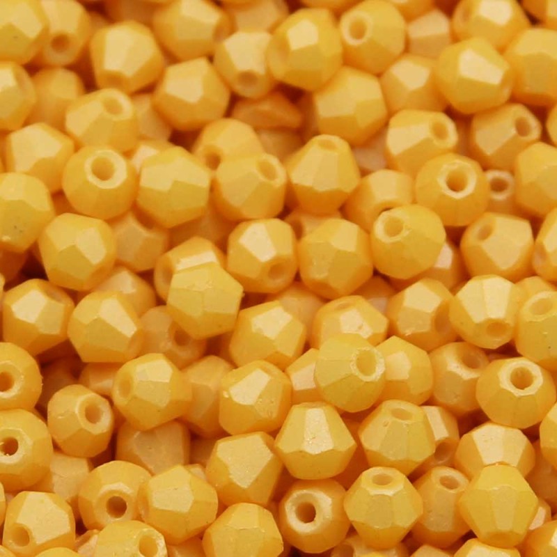 Bicono gialli pastello in vetro 4x3 mm conf. 10 gr (125 perline circa) Bicono gialli pastello in vetro 4x3 mm conf. 10 gr (125 perline circa)
