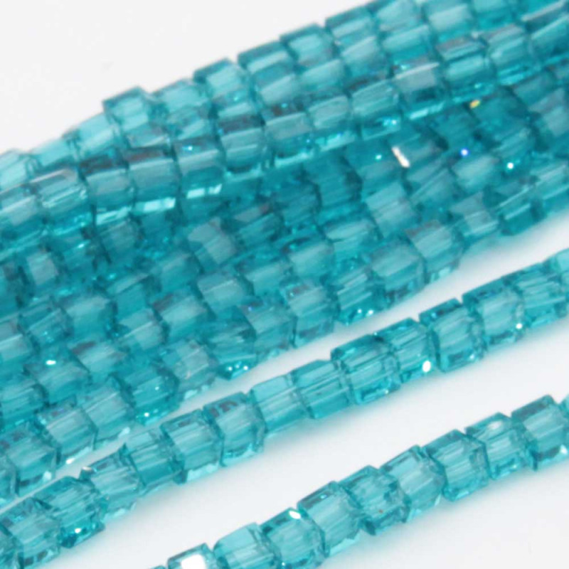 Cristalli cubic 2 mm verde bottiglia filo 40 cm (cub-1az) - pietreeminuterie.com