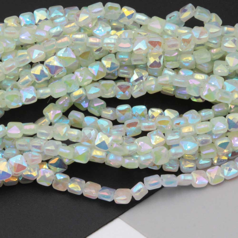 Cristalli quadrati grado A++ 4 mm base avventurine A/B filo 40 cm (qu-001av) - pietreeminuterie.com