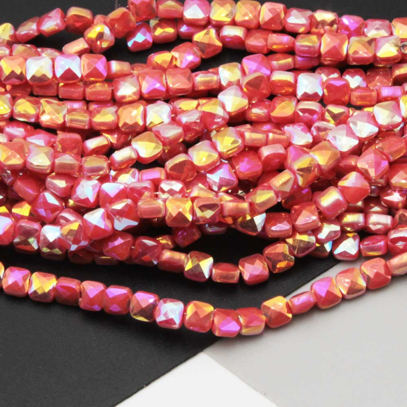 Cristalli quadrati grado A++ 4 mm base coraallo A/B filo 40 cm (qu-004av) - pietreeminuterie.com