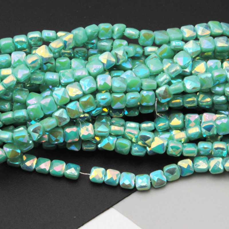 Cristalli quadrati grado A++ 4 mm base tiffany A/B filo 40 cm (qu-121av) - pietreeminuterie.com