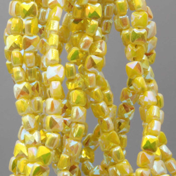 Cristalli quadrati grado A++ 4 mm gialli A/B filo 40 cm