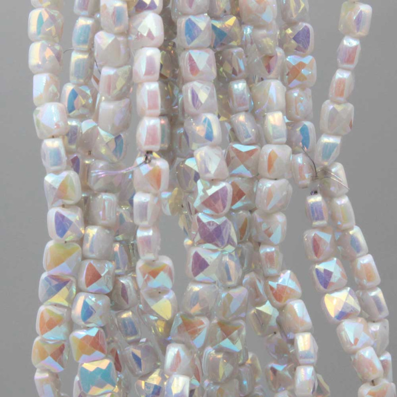 Cristalli quadrati grado A++ 4 mm panna A/B filo 40 cm (qu-00111) - pietreeminuterie.com