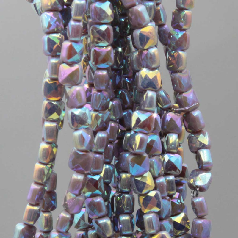 Cristalli quadrati grado A++ 4 mm viola A/B filo 40 cm (qu-00122) - pietreeminuterie.com