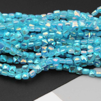 Cristalli quadrati grado A++ 4 mm base azzurra A/B filo 40 cm