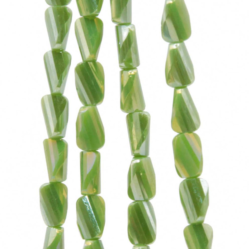 Cristalli rettangolo twister verde A/B 6.5x4 mm filo 55 cm (cri-00011) - pietreeminuterie.com