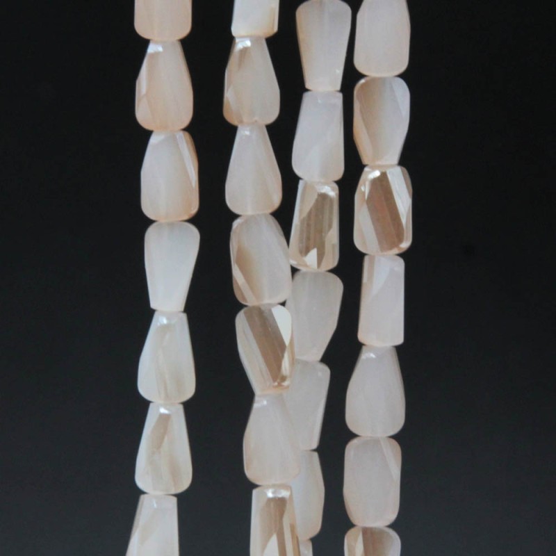 Cristalli rettangolo twister crema A/B 6.5x4 mm filo 55 cm - cre-o200 - pietreeminuterie.com Cristalli rettangolo twister crema A/B 6.5x4 mm filo 55 cm (cre-o200) - pietreeminuterie.com
