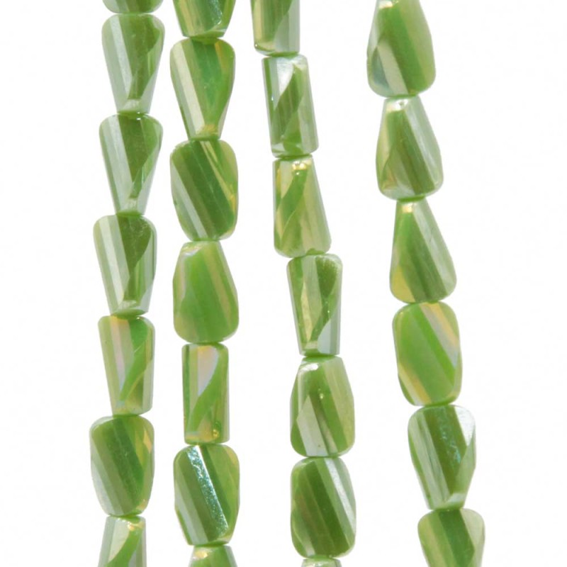 Cristalli rettangolo twister verde A/B 6.5x4 mm filo 55 cm (cri-00011) - pietreeminuterie.com