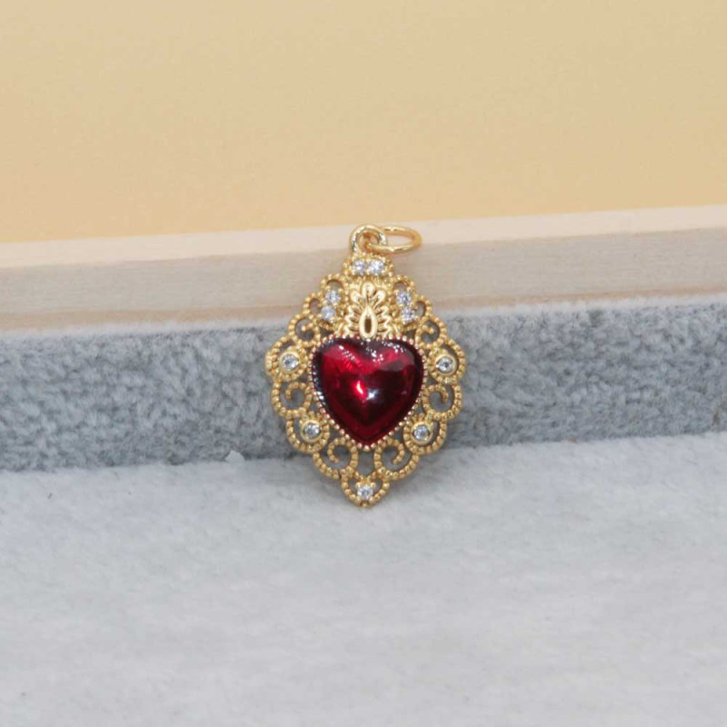 Cuore sacro placcato oro 18 kt 28x17 mm smaltato rosso 1 pz (heart-01-9) - pietreeminuterie.com