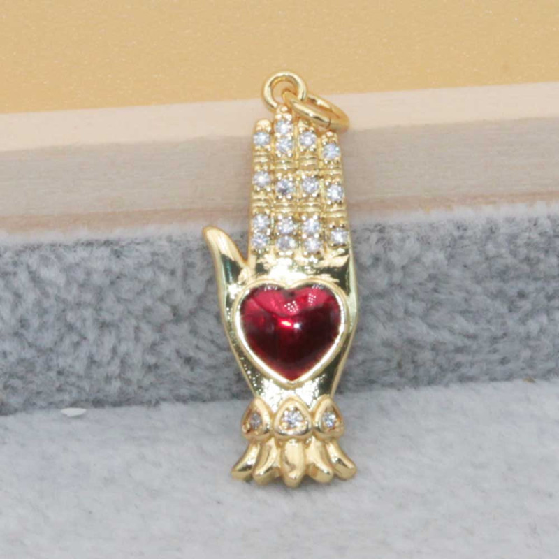 Mano di fatima con Cuore sacro placcato oro 18 kt 26x11 mm smaltato rosso 1 pz (heart-01-xc) - pietreeminuterie.com