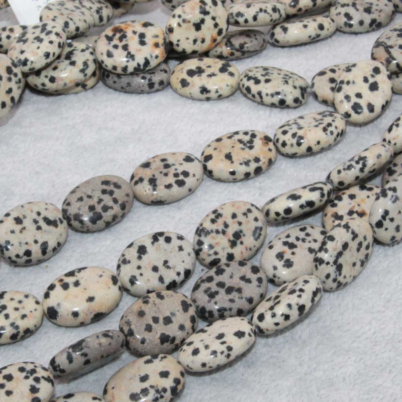 Diaspro dalmata ovale liscio 18x11 mm filo 40 cm (dal-dia1) - pietreeminuterie.com