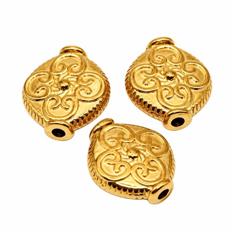 Distanziatori acciaio oro decorati 12x10 mm foro 2 mm circa conf. 2 pz Distanziatori acciaio oro decorati 12x10 mm foro 2 mm circa conf. 2 pz