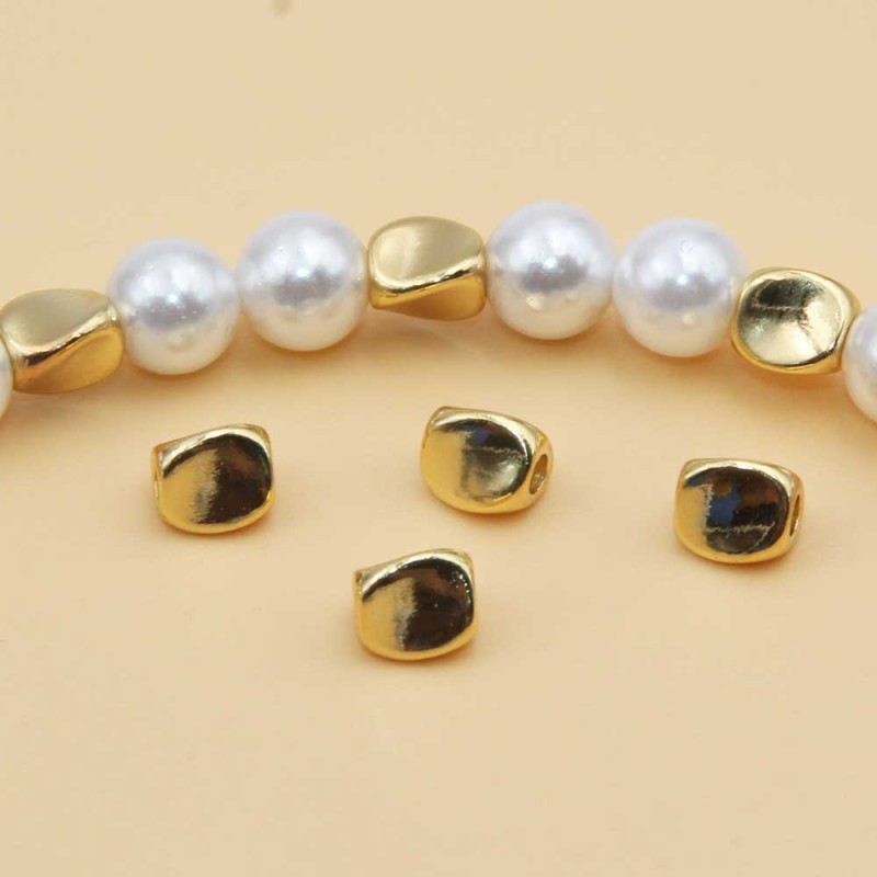 Distanziatori gold plated 6x4 mm 20 pz - 2626-a-y2 - pietreeminuterie.com Distanziatori gold plated 6x4 mm 20 pz (2626-a-y2) - pietreeminuterie.com
