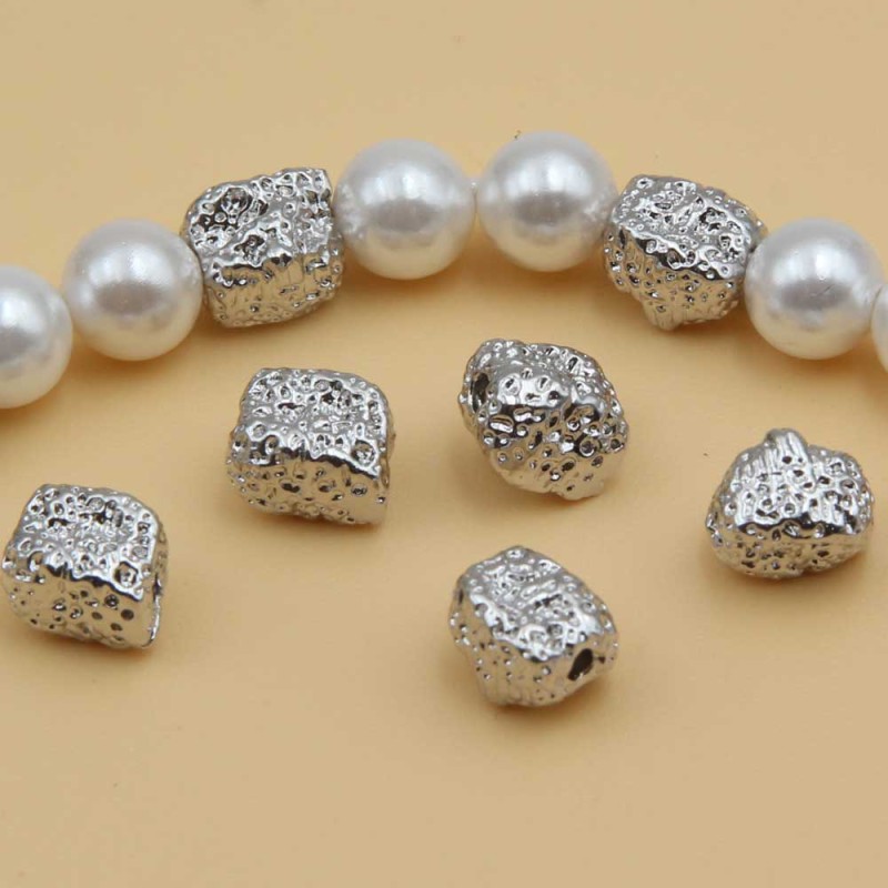 Distanziatori pepite grezze white gold plated 7x5 mm 10 pz - fat-100-1 - pietreeminuterie.com Distanziatori pepite grezze white gold plated 7x5 mm 10 pz (fat-100-1) - pietreeminuterie.com