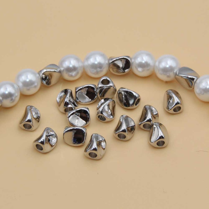 Distanziatori white gold plated 6x4 mm 20 pz - 2626-a-yy - pietreeminuterie.com Distanziatori white gold plated 6x4 mm 20 pz (2626-a-yy) - pietreeminuterie.com
