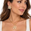 Set collana e orecchini fiori avorio e perle in acciaio oro Set collana e orecchini fiori avorio e perle in acciaio oro