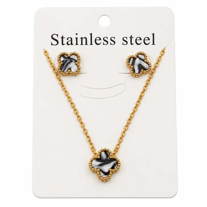 Set collana e orecchini acciaio oro quadrifoglio madreperla Set collana e orecchini acciaio oro quadrifoglio madreperla