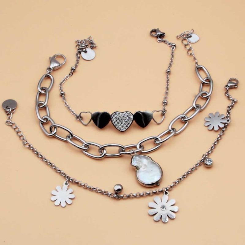 Lotto bracciali in acciaio misti 3 pezzi Lotto bracciali in acciaio misti 3 pezzi
