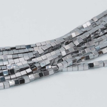 Ematite cubetti argento 2 mm filo 40 cm