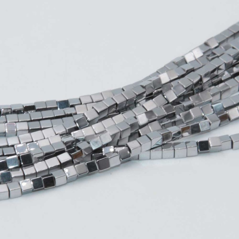 Ematite cubetti argento 2 mm filo 40 cm (offe-0028) - pietreeminuterie.com