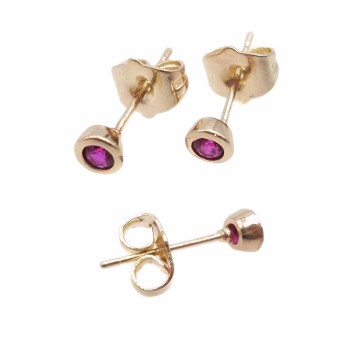 Orecchini a perno ottone oro con cristallo fucsia 4.4 mm 2 pz Orecchini a perno ottone oro con cristallo fucsia 4.4 mm 2 pz