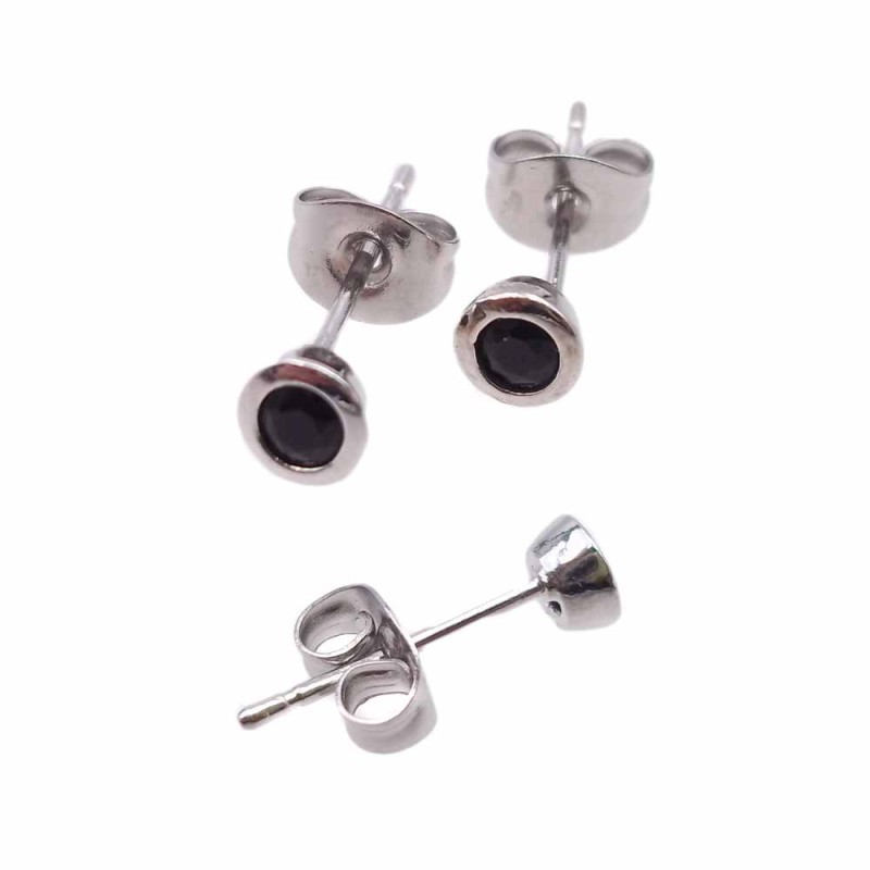 Orecchini a perno ottone rodiato con cristallo nero 4.4 mm 2 pz - kj2 - pietreeminuterie.com Orecchini a perno ottone rodiato con cristallo nero 4.4 mm 2 pz (kj2) - pietreeminuterie.com