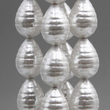 Perle di maiorca gocce intagliate 21x15 mm 2 pz Perle di maiorca gocce intagliate 21x15 mm 2 pz