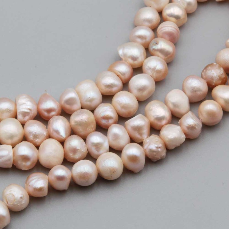 Perle di fiume tonde irregolari cipria 8/10 mm conf. 10 pz Perle di fiume tonde irregolari cipria 8/10 mm conf. 10 pz (pe-ci05s5) - pietreeminuterie.com