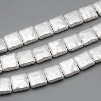 Perle di maiorca bianche quadrate 14 mm conf.4 pz Perle di maiorca bianche quadrate 14 mm conf.4 pz