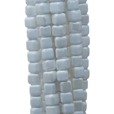 Perline in ceramica cubi bianchi 8.5 mm filo 35 cm