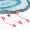 Pesciolini acciaio oro smaltato bianchi linee rosa 40x8 mm conf.1 pz (peh-0155) - pietreeminuterie.com